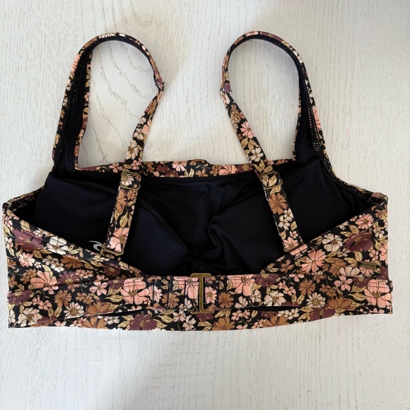 Rip Curl Black and Floral bikini top with underwire - Picture 3 of 5